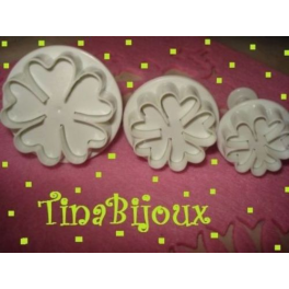 SET 3PZ.STAMPI ESPULSIONE "FIORE CON PETALI CUORE" FIMO E PASTA DI ZUCCHERO