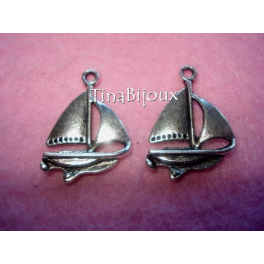 4PZ CHARMS/CIONDOLO "BARCA A VELA" ARGENTO TIBETANO 21mm